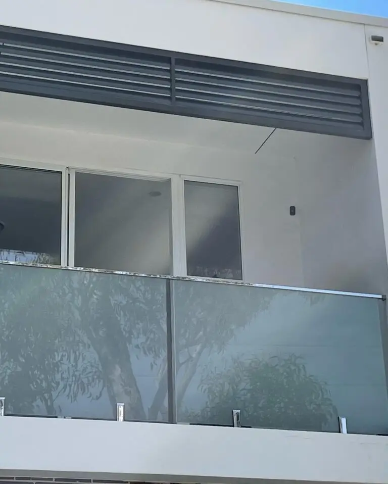 Solar control window film Sunshine Coast [Lifetime Warranty]. Premium 3M & LLumar films block heat & UV. Mobile service available across all suburbs.